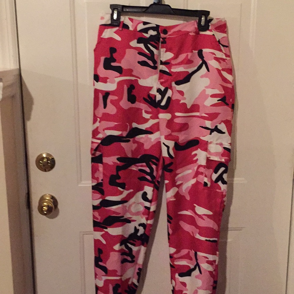 Pink Camo pants size L